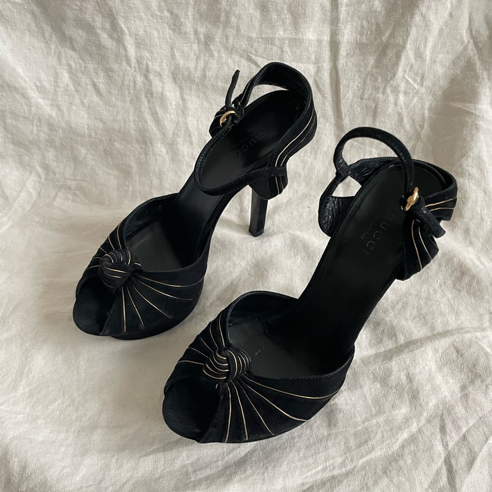 Gucci black suede Kelly knot platform heels size 6B